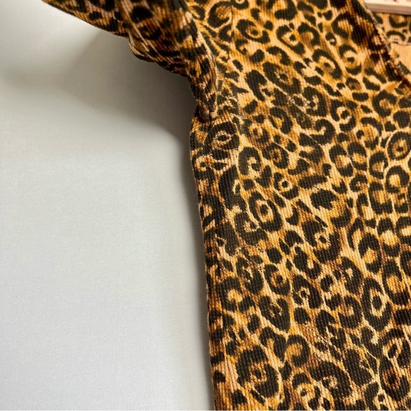 Pilcro Thermal Top Sz S Leopard Print Raw Seam Pullover LS Split Neck EUC - Picture 10 of 11